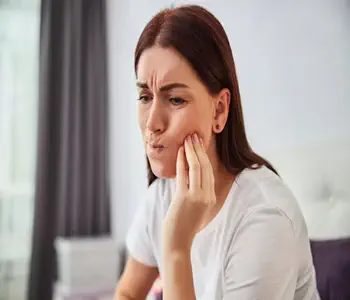 moça com dor de dente 01