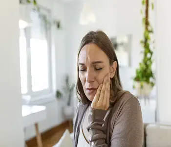 moça com dor de dente 03